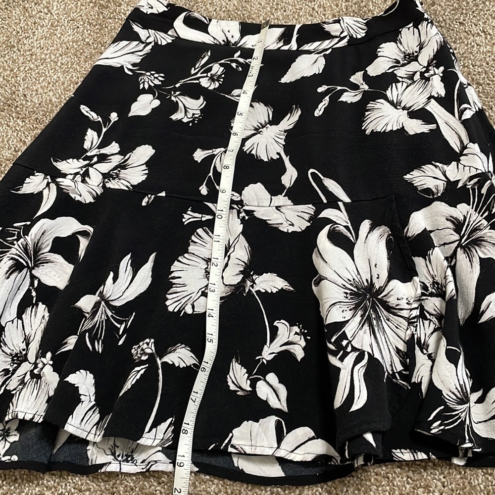 WHBM flounce fitted floral skirt size 0 - Picture 10 of 10